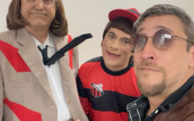 Pierre Bittencourt é o novo Guarda Juju de “A Praça É Nossa”. E mais: a volta da Velha Surda e da Vera Verão!